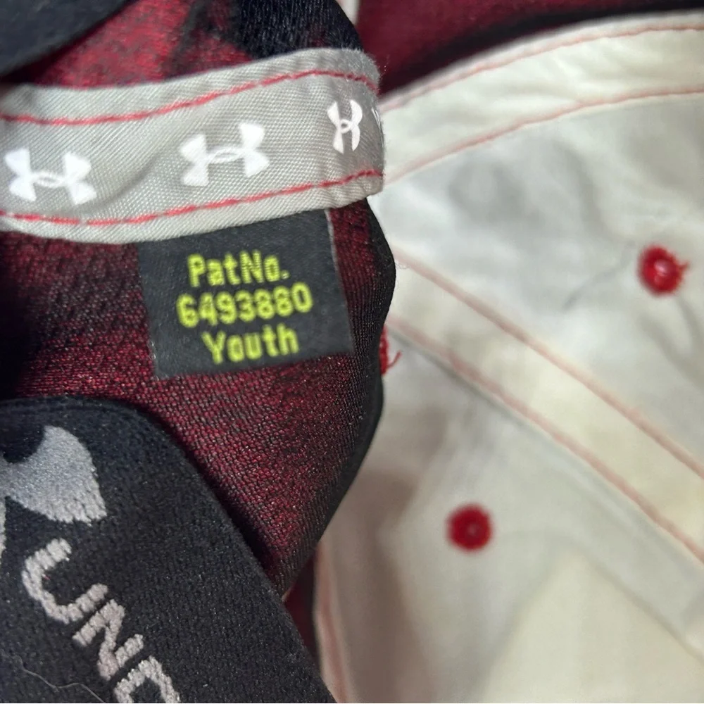 Under‎ Armour Hat Cap Youth Kids Boys S/M Flex Stretch Fitted Red Black Logo